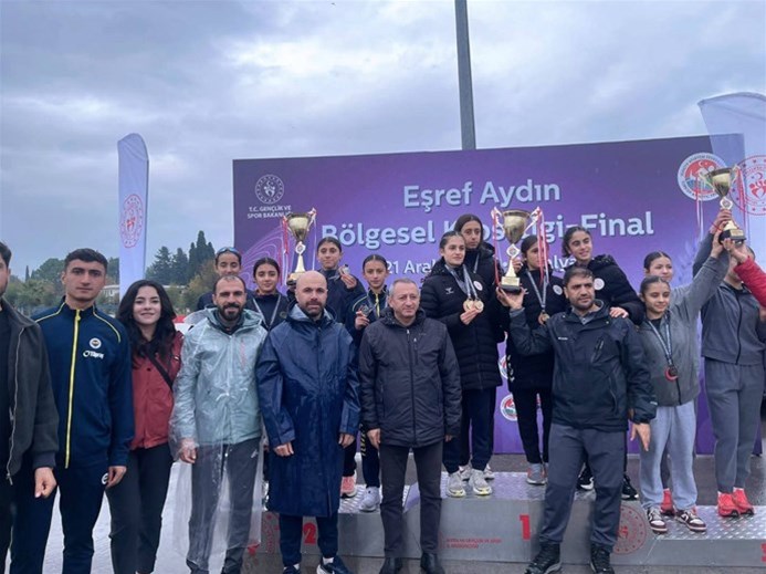 ÇAKMUR ŞAMPİYON ATLETLERİ ÖDÜLLENDİRDİ