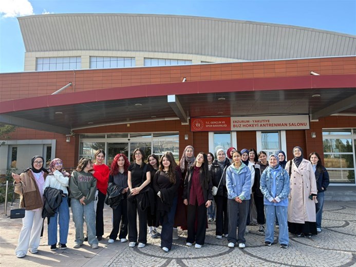 HEM OKUYORLAR HEM BUZ PATENİ ÖĞRENİYORLAR