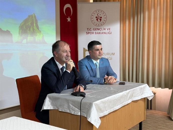 TECRÜBELERİNİ LİSELİ GENÇLERLE PAYLAŞTILAR