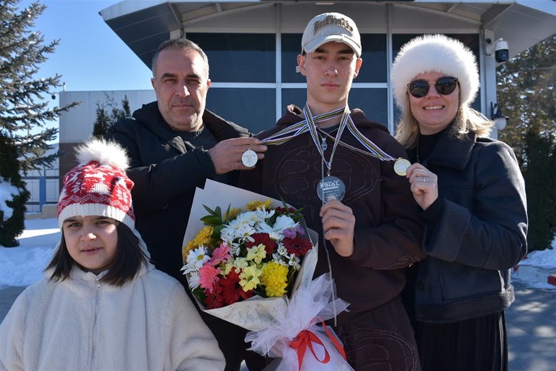 ŞAMPİYONA ÇİÇEKLİ KARŞILAMA